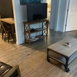 https://special-2-king-bedroom-condo-minutes-to-broadway.nashville-hotels.org